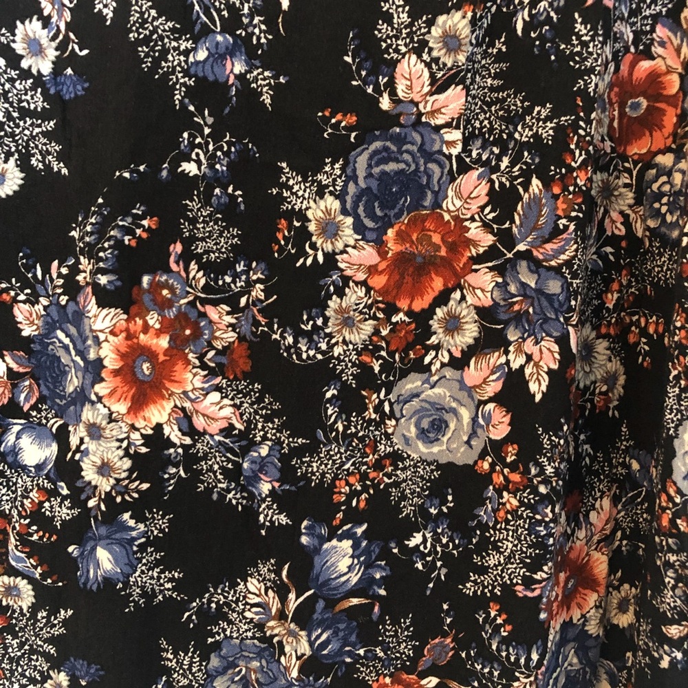 American Eagle Black Floral Keyhole Top - Picture 6 of 6